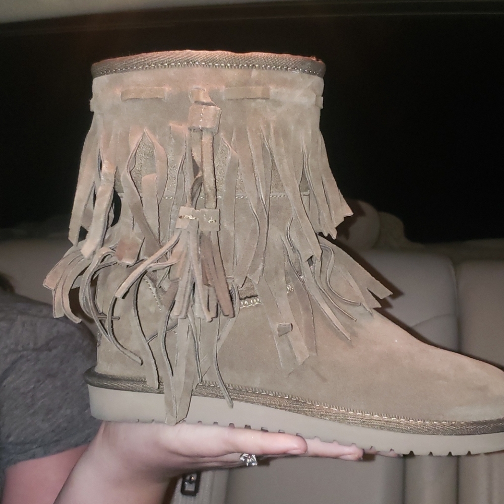 UGG BOOTS